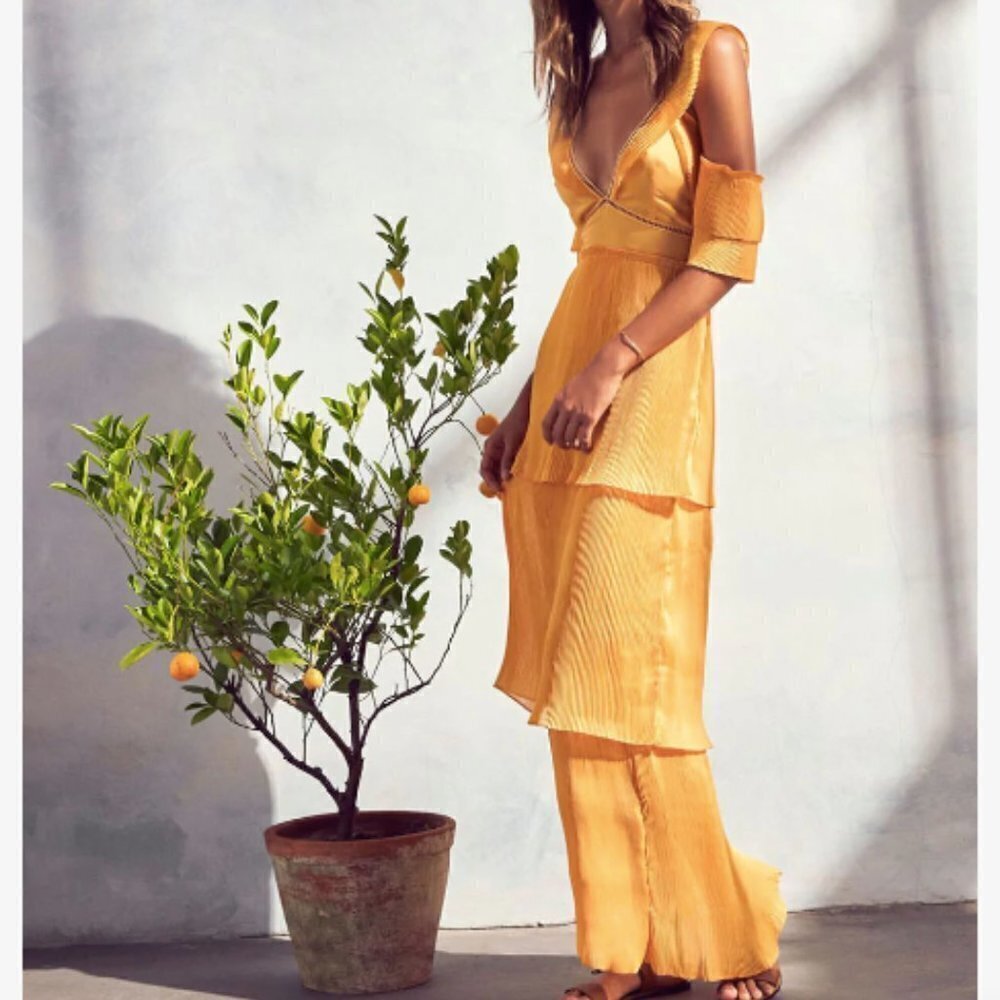Saylor Nell Pleated Tiered Maxi Dress in Tangerine sz S